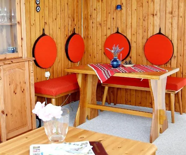 Talblick 2 - Ihr Zuhause : Mitten Im Idyllischen Tal Holiday home Bad Bibra